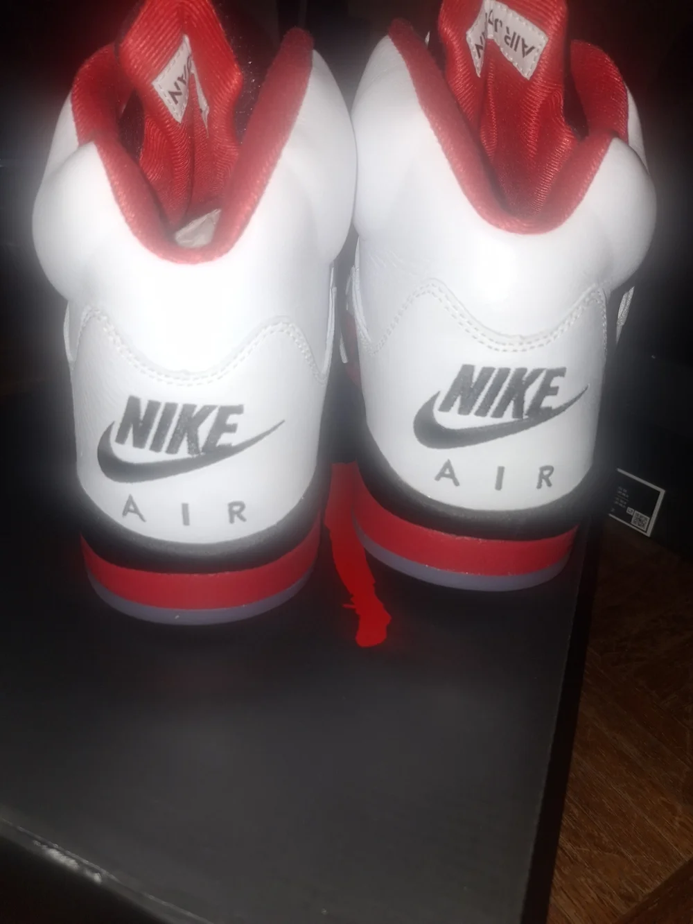 Jordan Men's White, Red and Black Retro Basketball Shoes